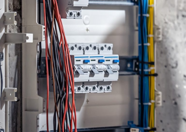 Forlæng Levetiden på Dine Elinstallationer – Gode Råd